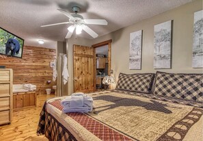 3 bedrooms, iron/ironing board, free WiFi, bed sheets