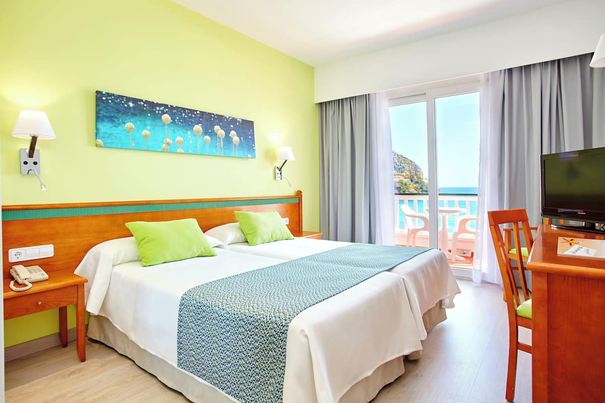 1 bedroom, minibar, desk, free WiFi