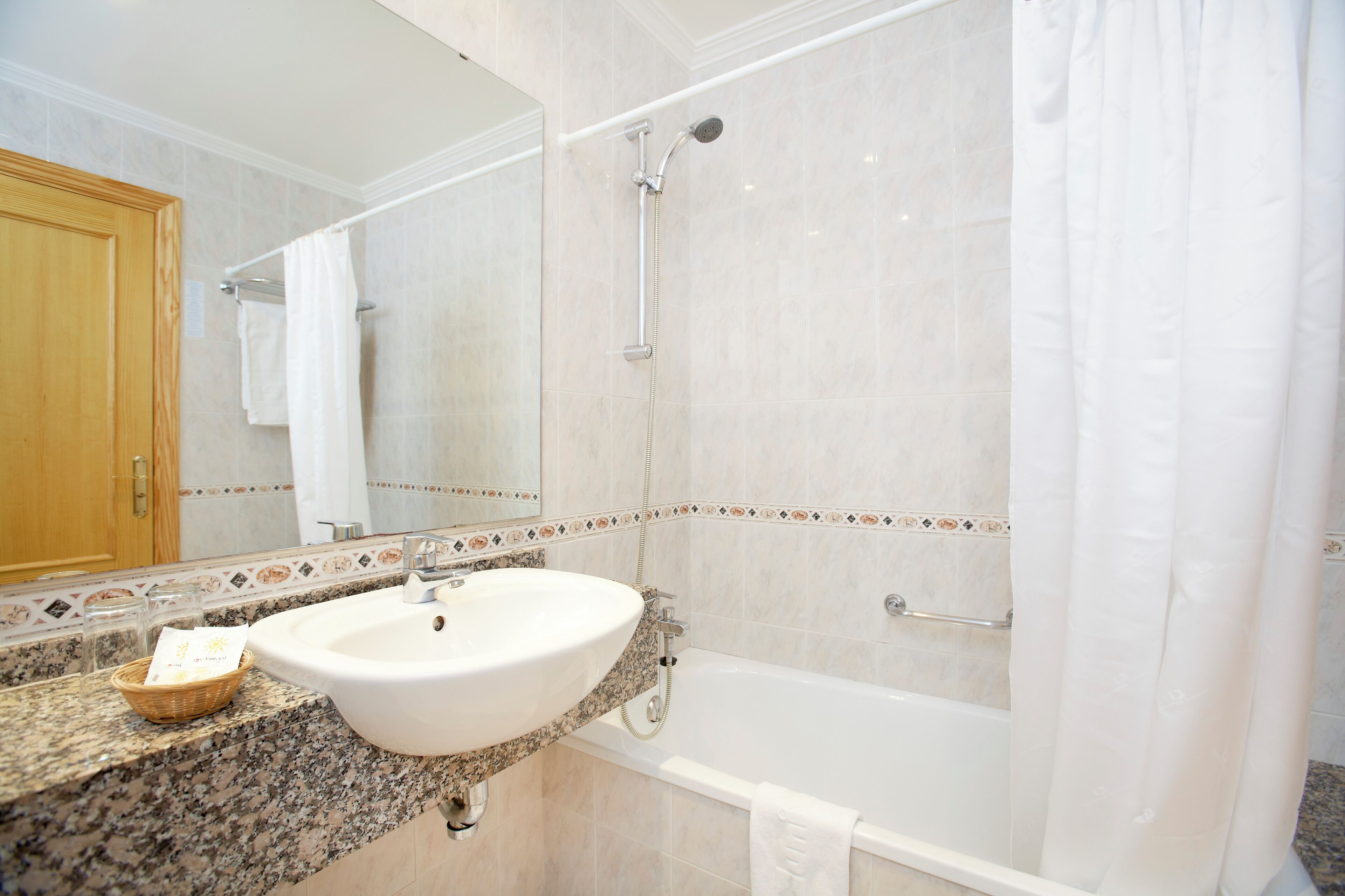 Photo - Universal Hotel Laguna