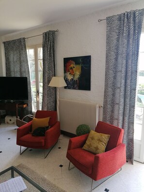 تلفزيون، مدفأة، تنس طاولة