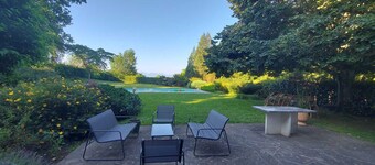 Jurançon- Loue villa with pool overlooking the Pyrenees 12/14 pers.