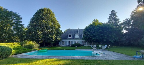 Jurançon- Loue villa with pool overlooking the Pyrenees 12/14 pers.