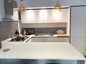 Fridge, microwave, oven, stovetop