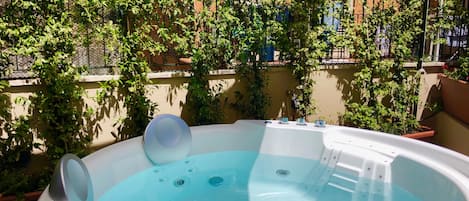 Bain à remous extérieur