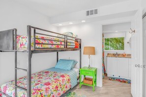 5 bedrooms, desk, free WiFi, bed sheets