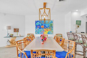 Dining - Serenity - 5bed/3bath single family - Large, Luxurious, Open Water View (Marathon)