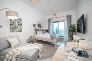 Apartament de disseny | Escriptori, planxa i posts de planxar i wifi gratuïta 