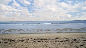 Beach nearby - Maine-ly Waves by Bayley Vacation Rentals (Old Orchard Beach)