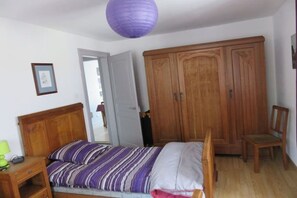 2 bedrooms, iron/ironing board, travel cot, free WiFi