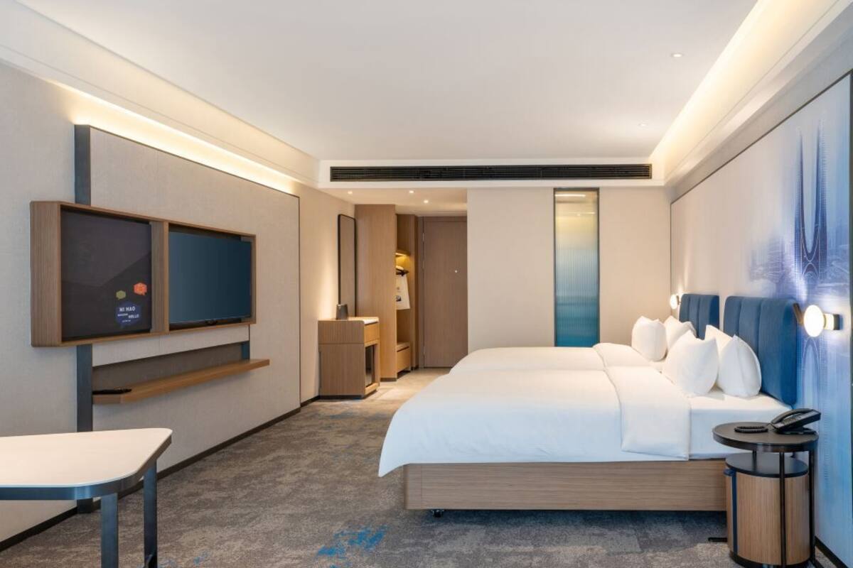 Chambre luxueuse avec lits jumeaux | Bureau, espace de travail pour ordinateurs portables