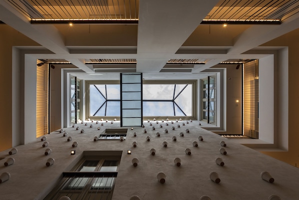 A spacious atrium with a high ceiling, large windows, and a central skylight. - Malabar by Petit Palace (Málaga)