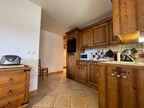 Kühlschrank, Mikrowelle, Geschirrspüler