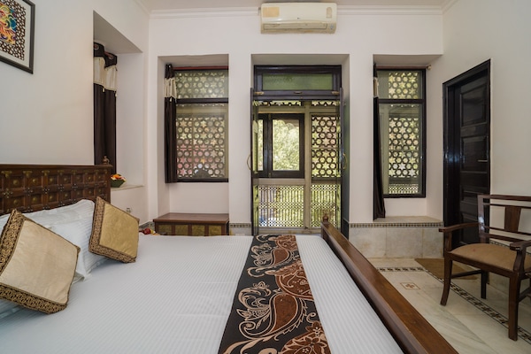 Habitación clásica | Caja fuerte, escritorio, tabla de planchar con plancha y wifi gratis