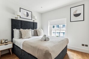 Design Apartment, Multiple Beds, Kitchen, City View | Individually decorated, individually furnished, desk, laptop workspace - Soho - Fitzrovia Suites (London)