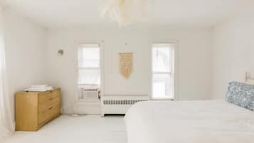 4 bedrooms, desk, iron/ironing board, travel cot