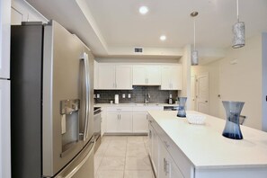 Fridge, microwave, oven, stovetop - Great apartment in resort Storey Lake with lux amenities. 10 miles to Disney! (Kissimmee)