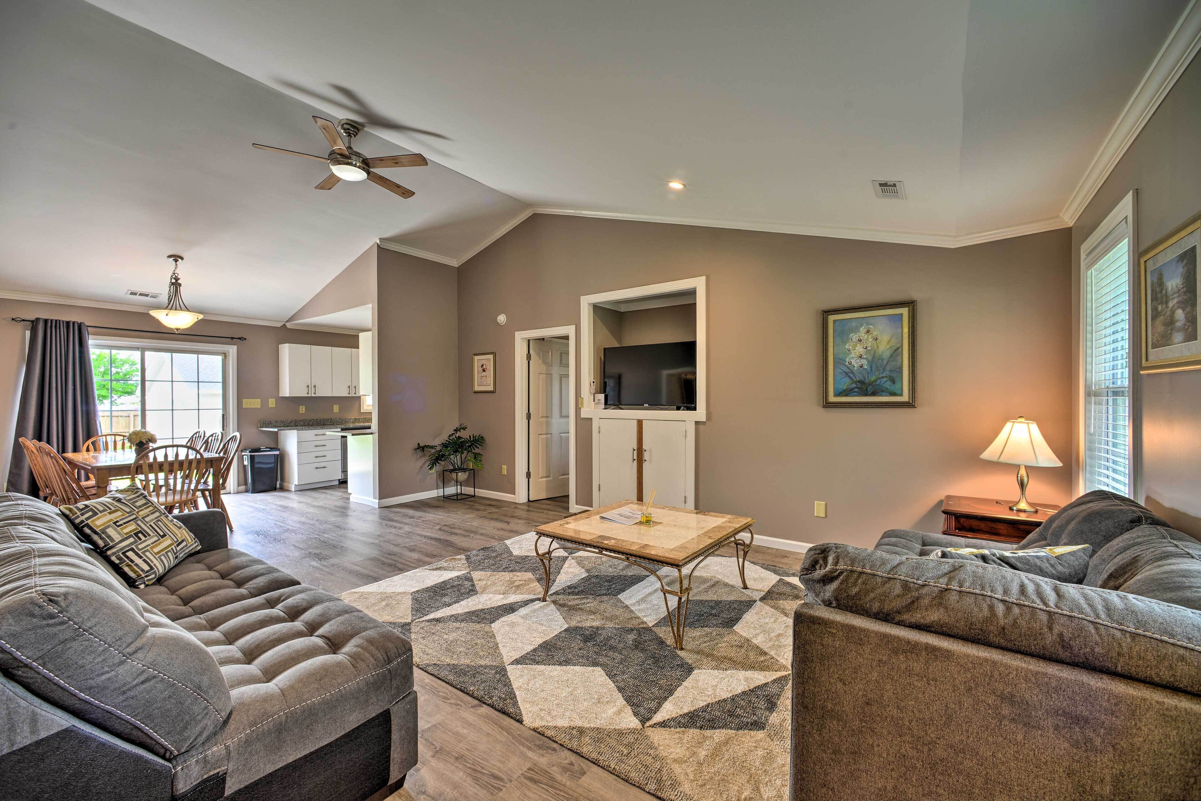 Morehead City Getaway w/ Yard: 4 Mi to Beach!