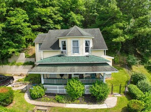 Exterior - The Top of the Town - Large comfortable dog friendly home. Fish, Hike, Float! (Hinton)