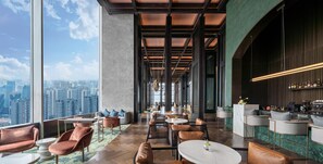 Lobby sitting area - Grand Bay Hotel Chengdu (Chengdu)