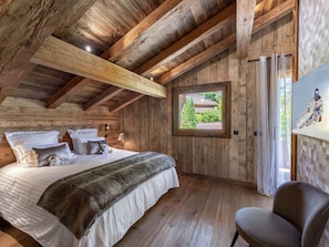 5 bedrooms, free WiFi, bed sheets