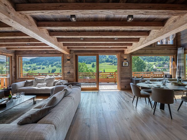 Interior - Luxury Chalet for 12 near La Princesse Pistes with Gym and Fireplace (Demi-Quartier)