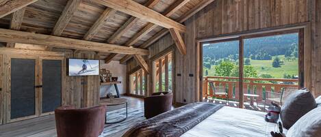 5 bedrooms, free WiFi, bed sheets
