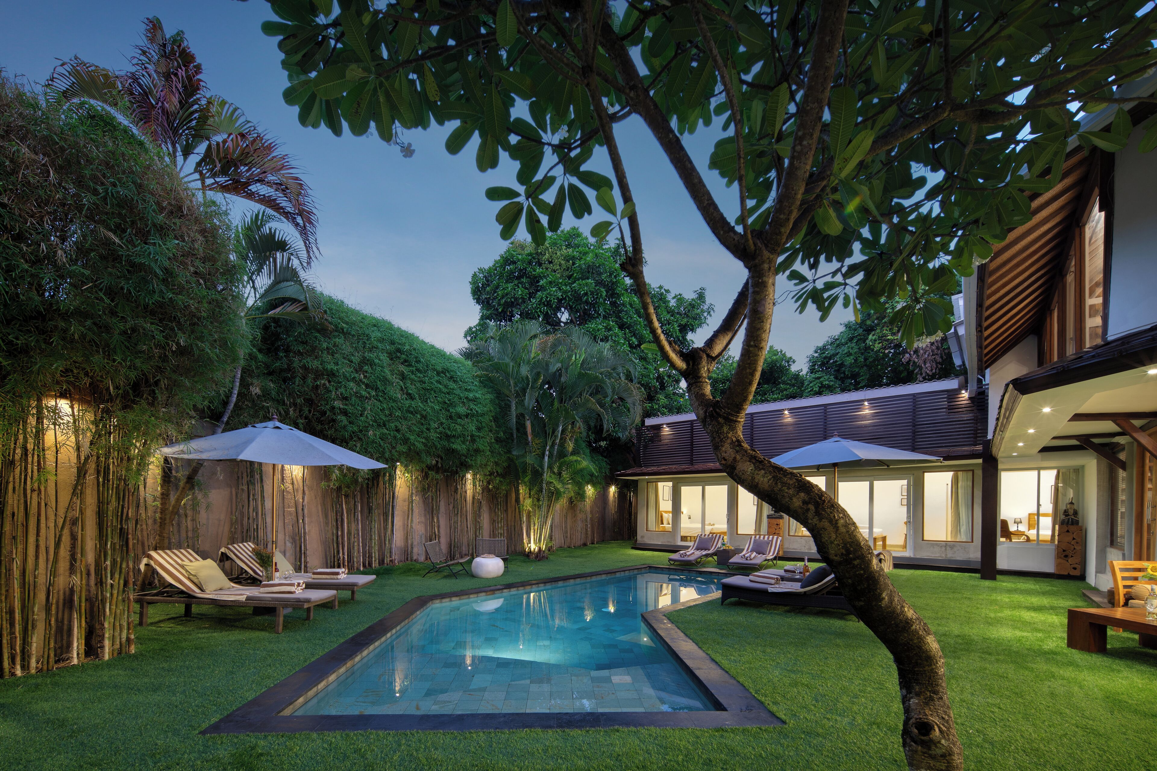 حمّام سباحة خارجي