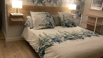 5 slaapkamers, een strijkplank/strijkijzer, wifi, beddengoed