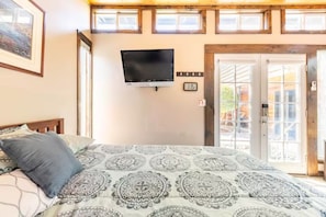 1 bedroom, desk, free WiFi, bed sheets