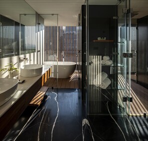 Artículos de tocador gratuitos, secador de pelo, batas, bidet