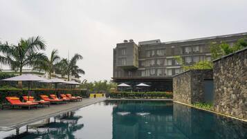 Kolam renang outdoor