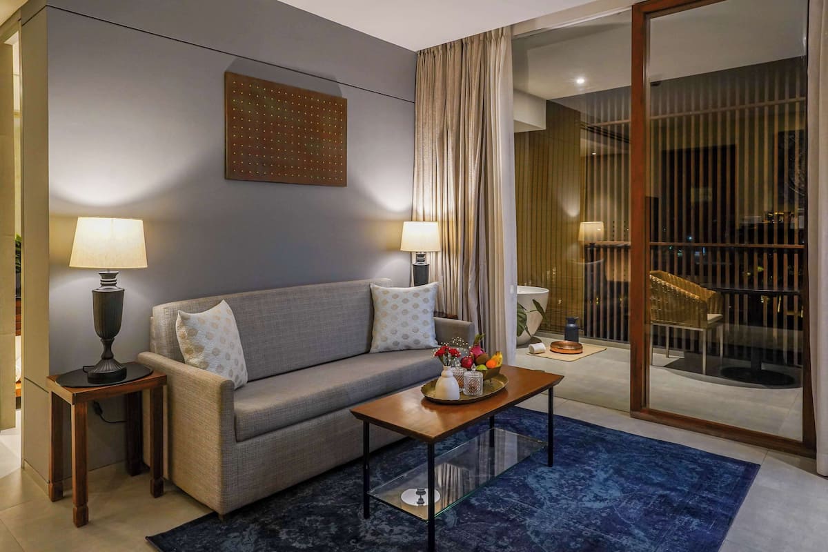 Suite, 1 Bedroom | In-room safe, individually decorated, individually furnished, desk