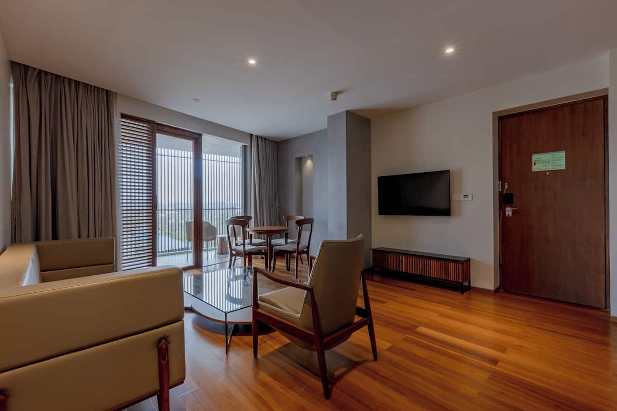 55-inch flat-screen TV with digital channels, fireplace