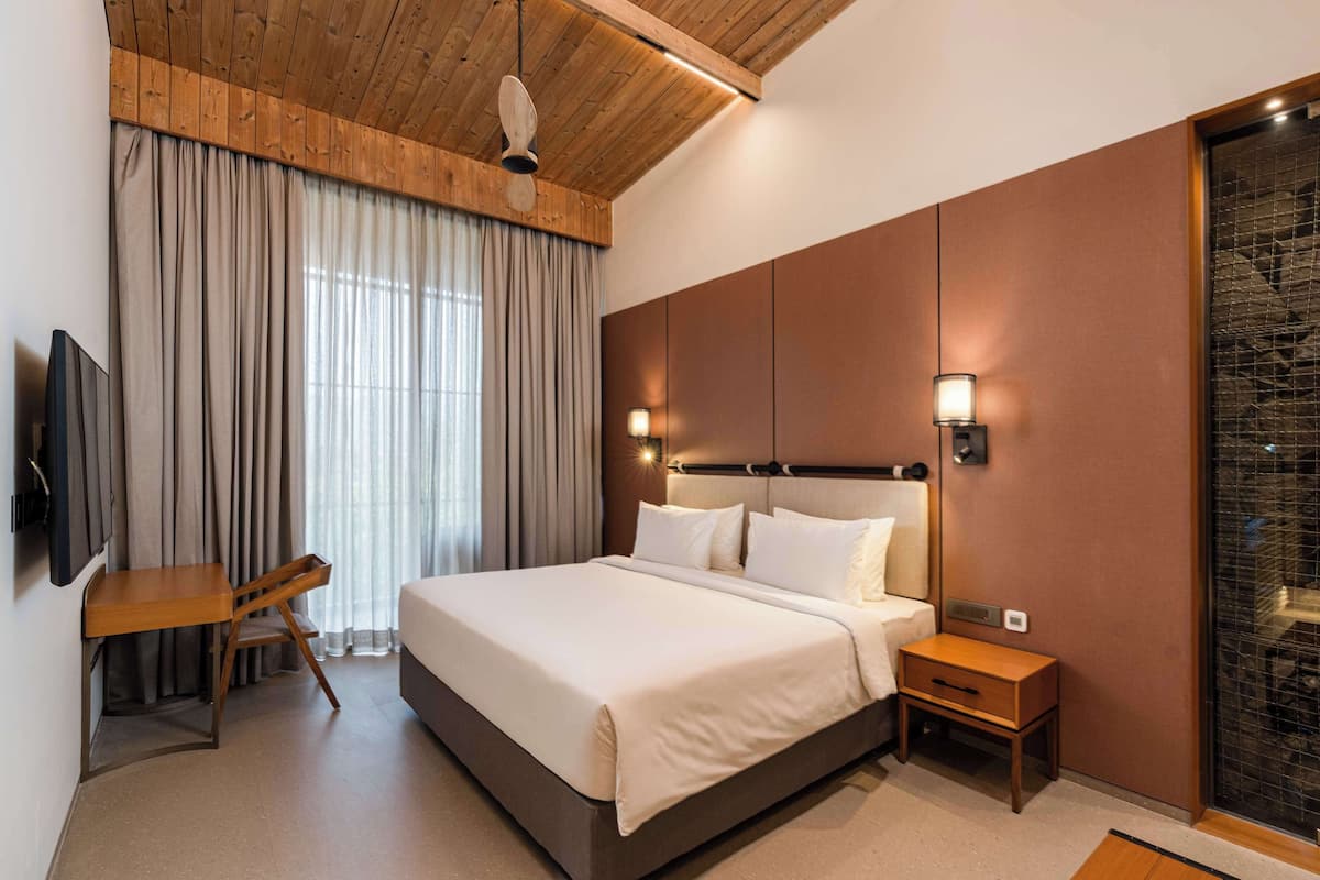 Villa, 4 Bedrooms | In-room safe, individually decorated, individually furnished, desk