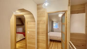 2 bedrooms, iron/ironing board, travel crib, free WiFi
