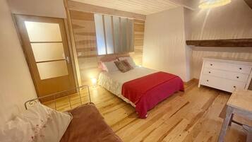 2 bedrooms, iron/ironing board, travel crib, free WiFi