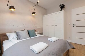 1 bedroom, iron/ironing board, WiFi, bed sheets - Stylish Apartment in the Center | Balcony and Garage Parking (Gdansk)