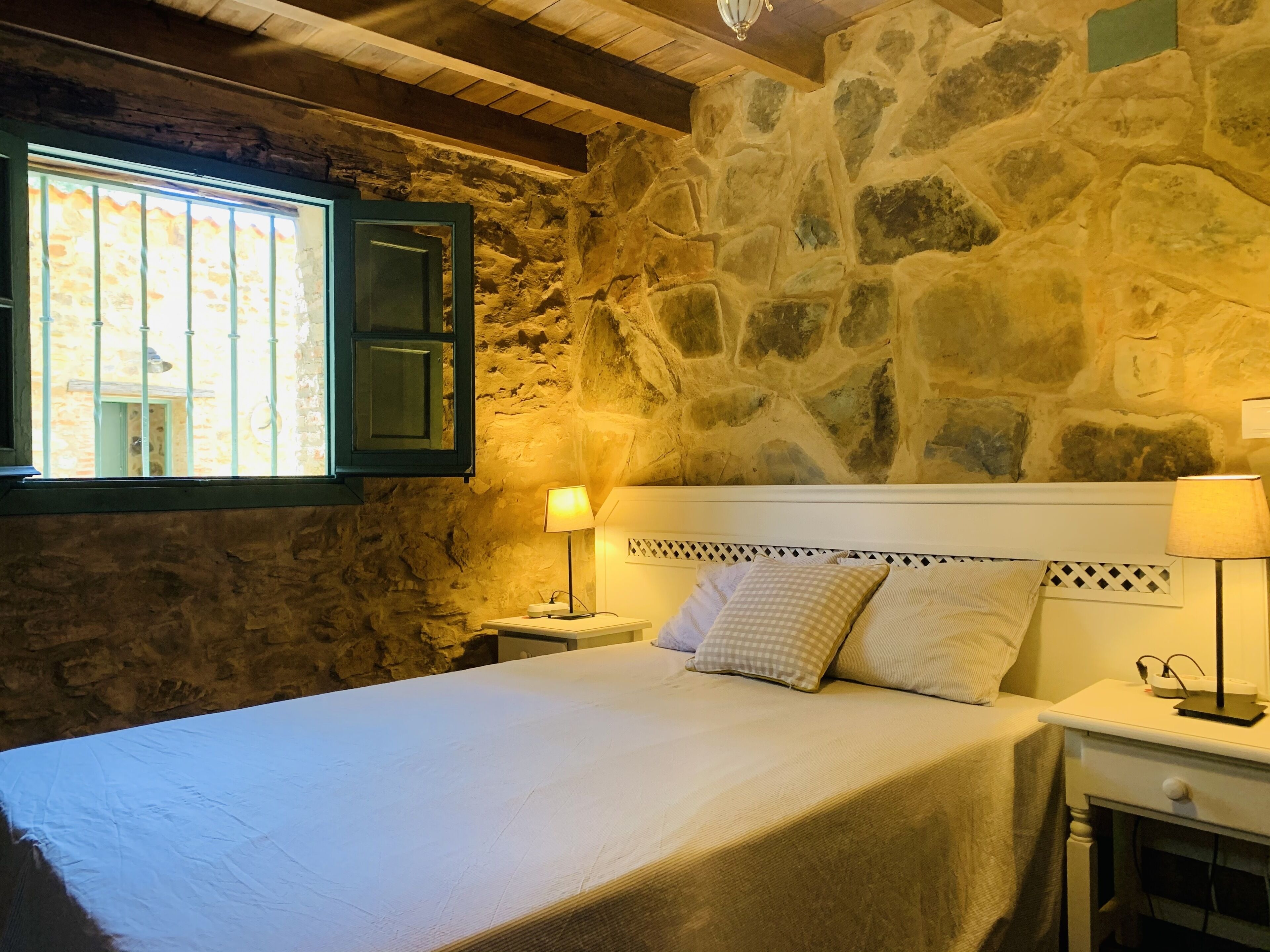 1 bedroom, bed sheets, wheelchair access