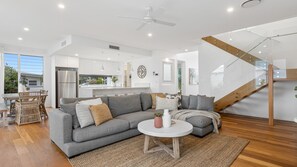 TV - Sunrise Mansion with Pool (KINGSCLIFF)
