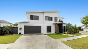 Exterior - Sunrise Mansion with Pool (KINGSCLIFF)