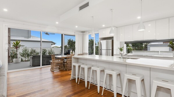 Interior - Sunrise Mansion with Pool (KINGSCLIFF)