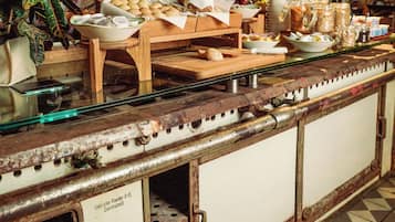 Frukostbuffé varje dag (PLN 75 per person)