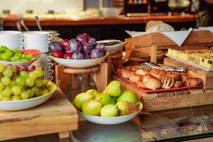 Café da manhã com buffet todos os dias mediante uma taxa