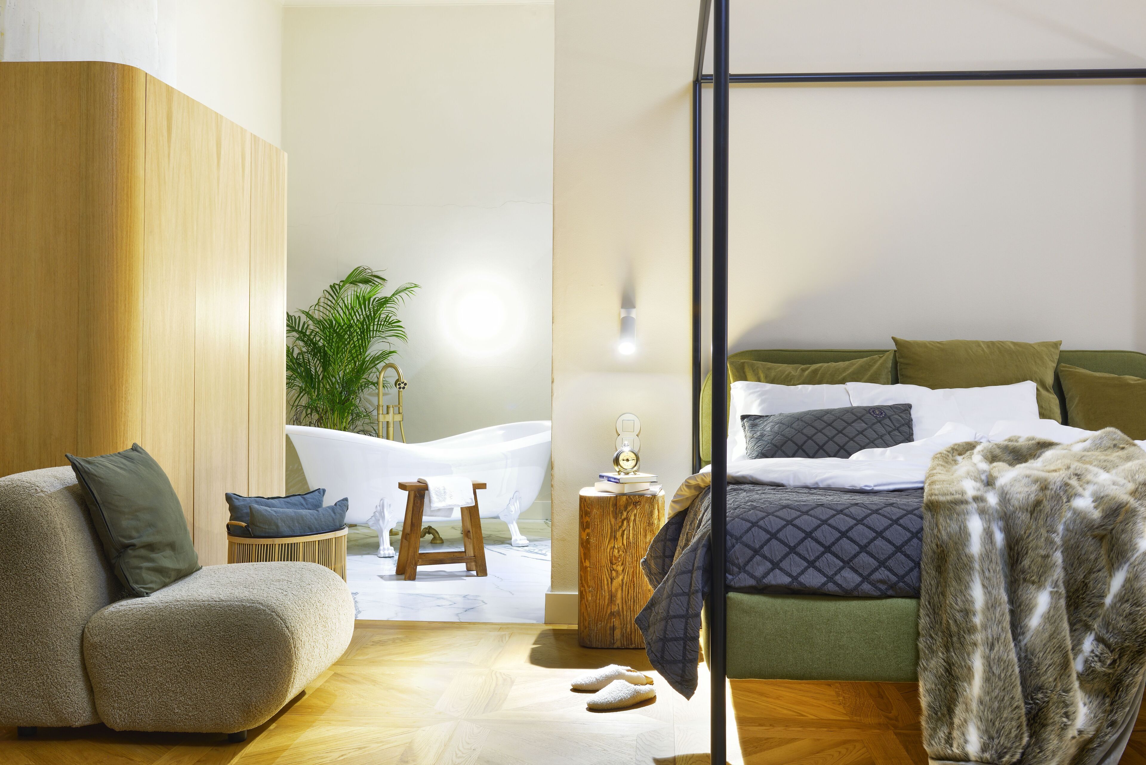 Apartamento superior (DWÓR UPHAGENA 1800) | Escrivaninha, espaço de trabalho para notebook, Wi-Fi de cortesia