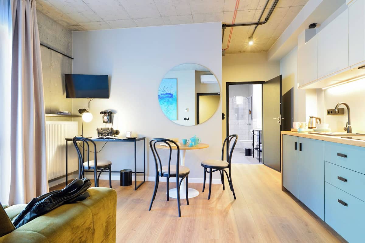 Dwupokojowe studio z kuchnia - budynek Fabryka | 1 bedroom, desk, laptop workspace, free WiFi