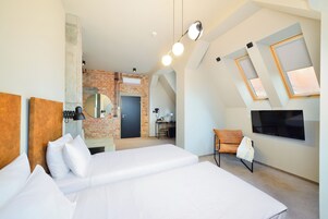 Junior Suite (budynek Główny) | Meja, ruang kerja komputer riba, Wi-fi percuma, cadar katil 