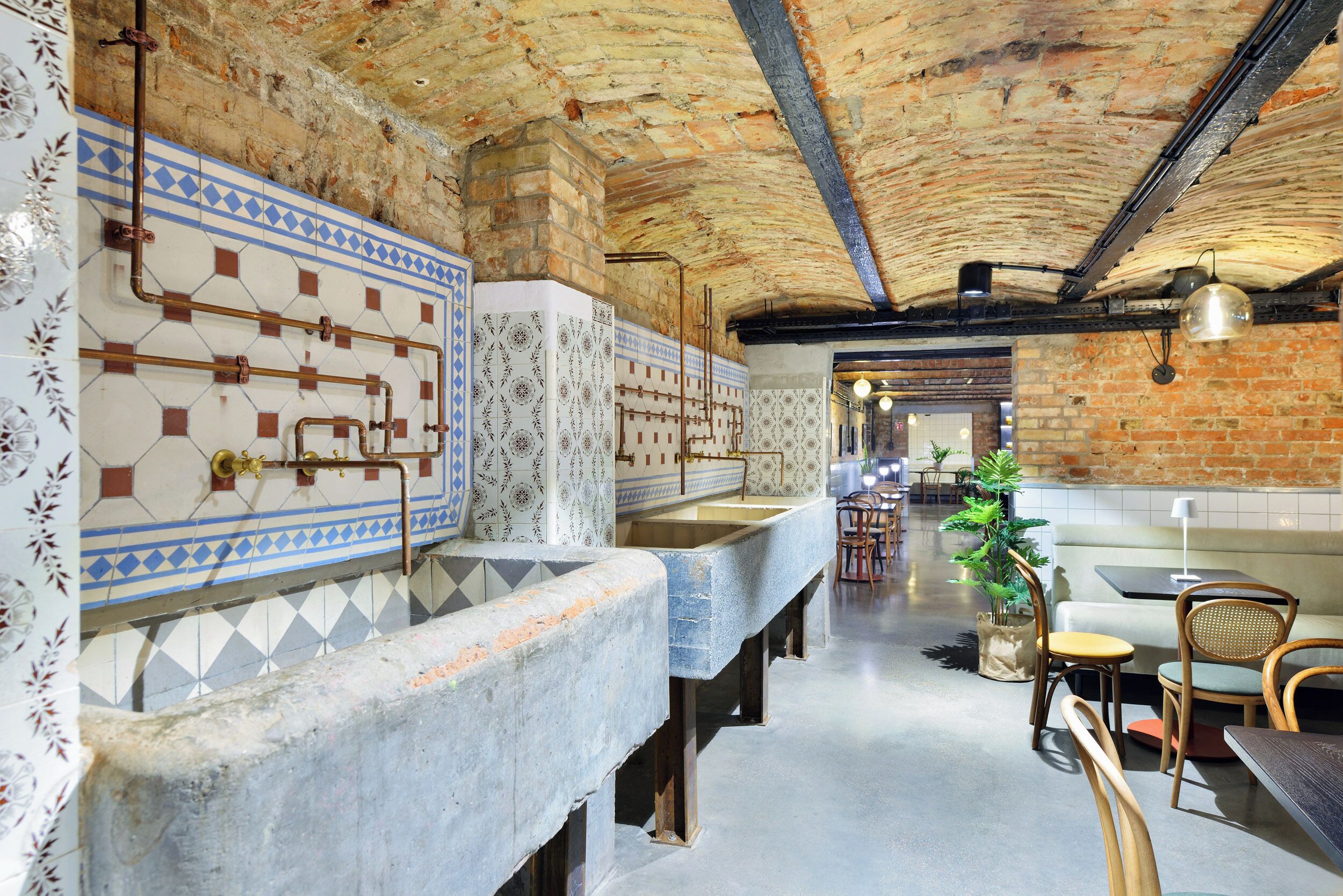 breakfast, lunch and dinner served