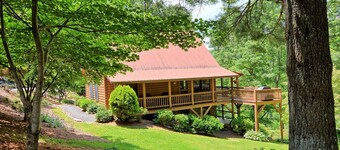 Rustic River Escape in West Jefferson, NC - 4BR Cabin for up to 8 guests.