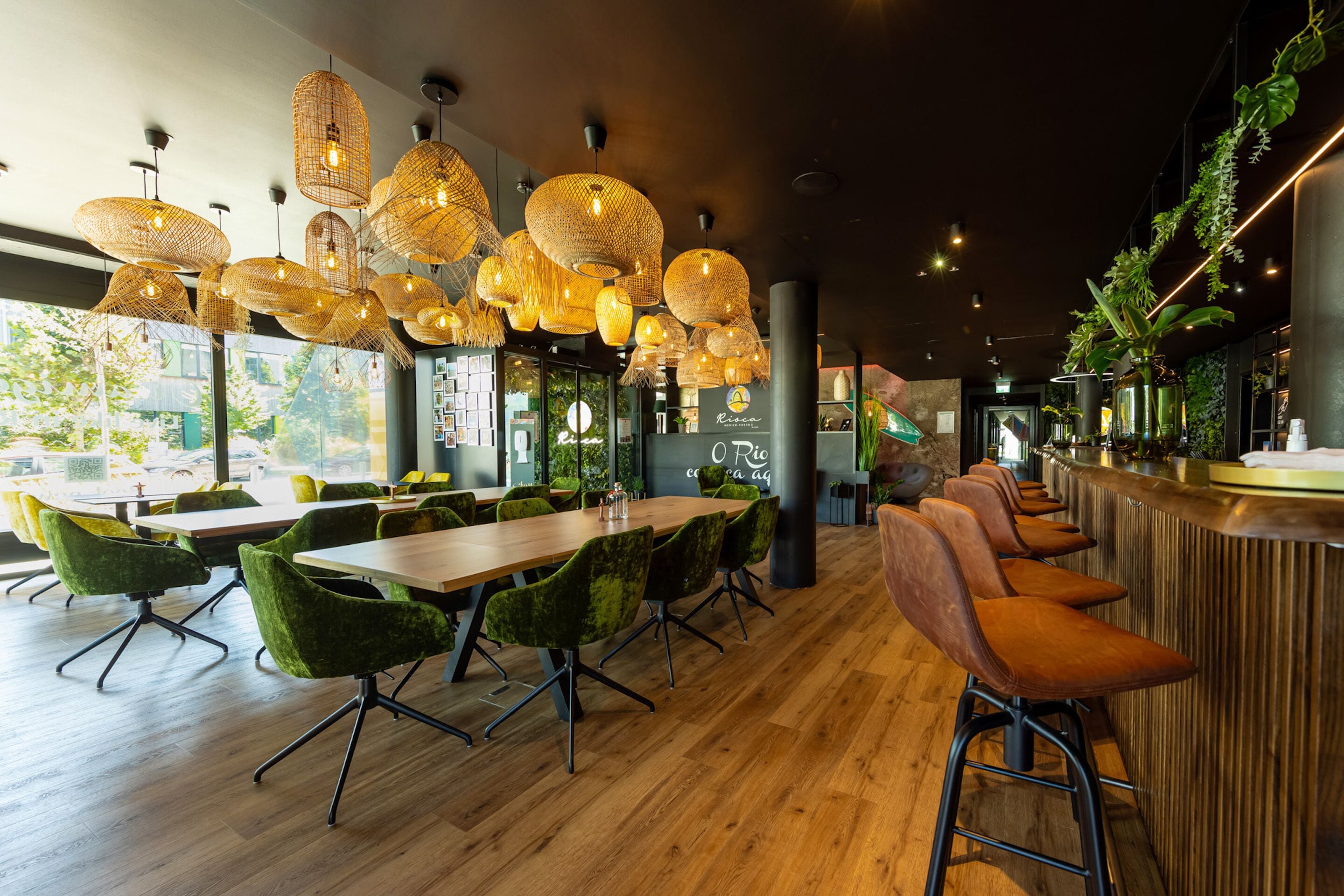 Daily buffet breakfast (EUR 19.50 per person)