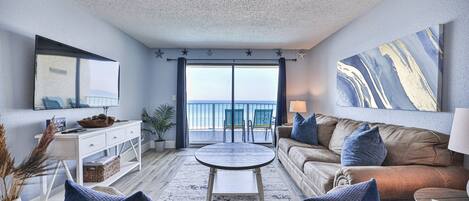 テレビ、DVD プレーヤー